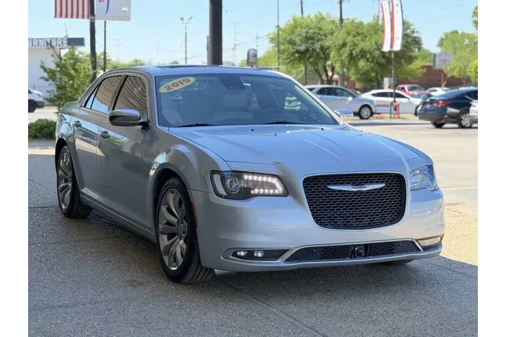 $17999 : 2019 300 Limited image 4