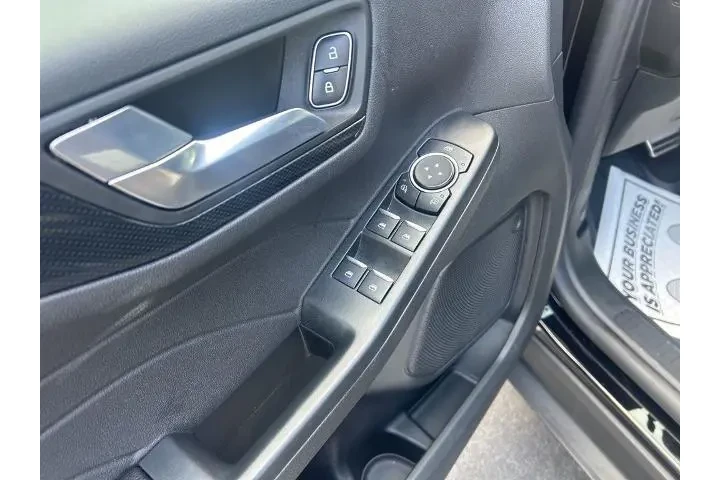 $24531 : Ford Escape 2023 AWD ST-Line image 8