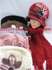 $60 : SET DE GORROS Y BUFANDAS image 1