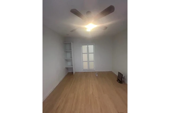 $1050 : Private 1 bedroom 1 bathroom image 4