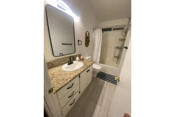 $950 : Se renta habitacion image 2