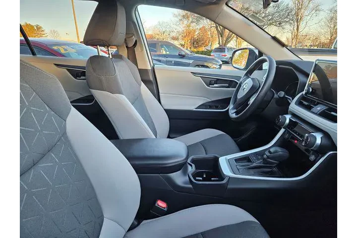 $28491 : Toyota RAV4 2023 XLE 4dr SUV image 9