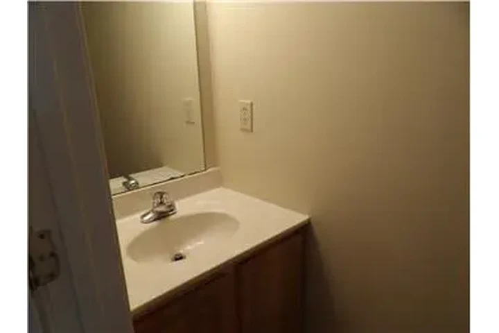 $1595 : Rental property with 3 bedro image 6