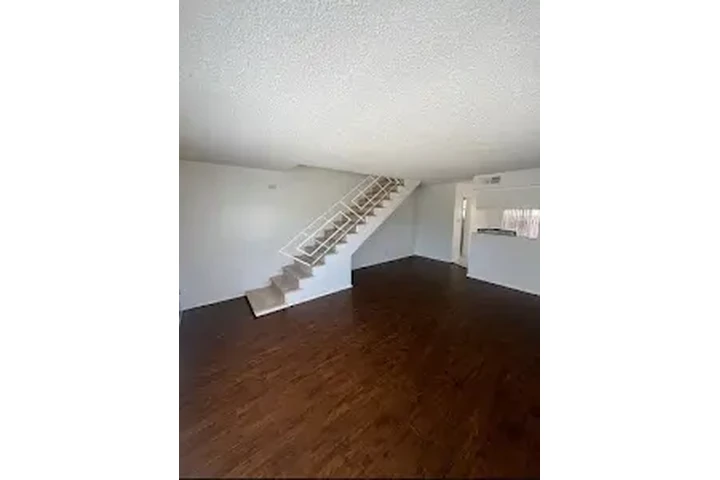 $2500 : CUDAHY SE RENTA APTO image 5