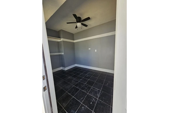 $1000 : CUARTO CON ENTRADA PRIVADA image 3