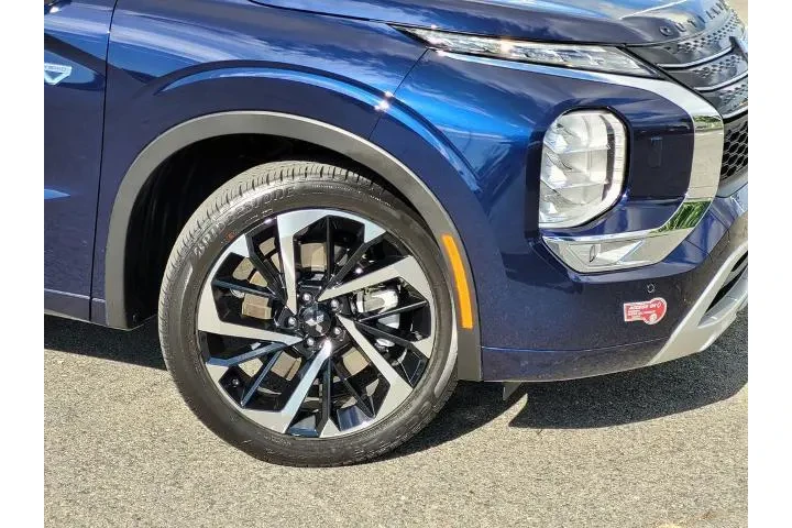 $33900 : Mitsubishi Outlander PHEV 20 image 9