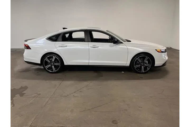 $27722 : Honda Accord Hybrid 2024 Spo image 2