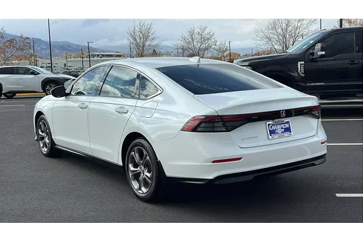 $32484 : Honda Civic 2025 Sport 4dr H image 7