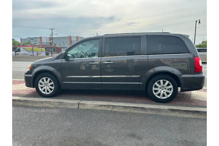 $8995 : 2015 Town and Country Touring image 7