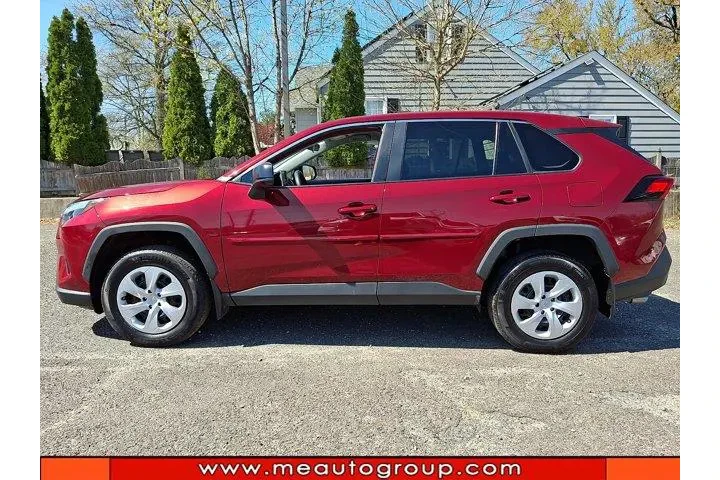$28575 : Toyota RAV4 2024 AWD LE 4dr image 2