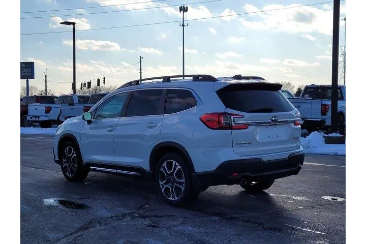 $31981 : Subaru Ascent 2023 AWD Limit image 5