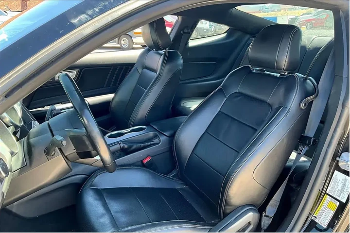 $26989 : Ford Mustang 2022 EcoBoost 2 image 8