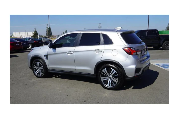 $15984 : 2021 Outlander Sport LE Sport image 8