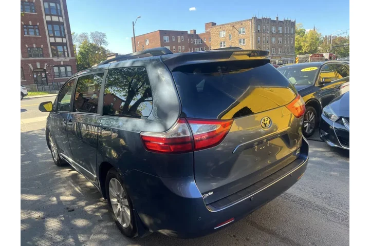 $15999 : 2015 Sienna XLE 7-Passenger image 3