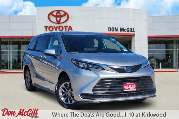 $38961 : Toyota Sienna 2025 LE 8-Pass image 1