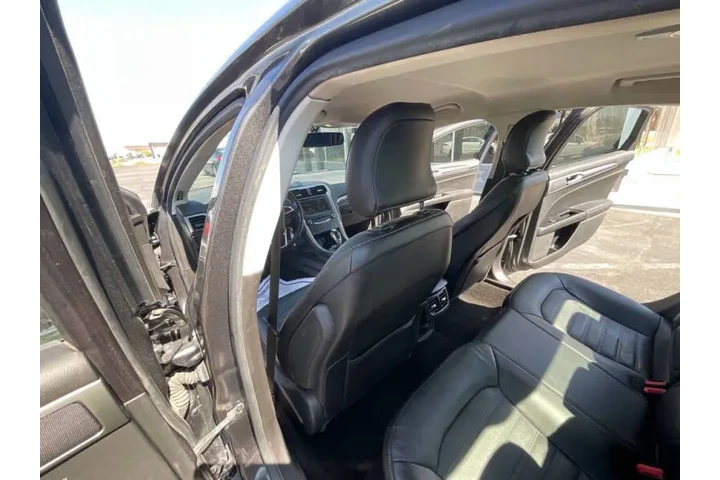 2015 Fusion SE image 9