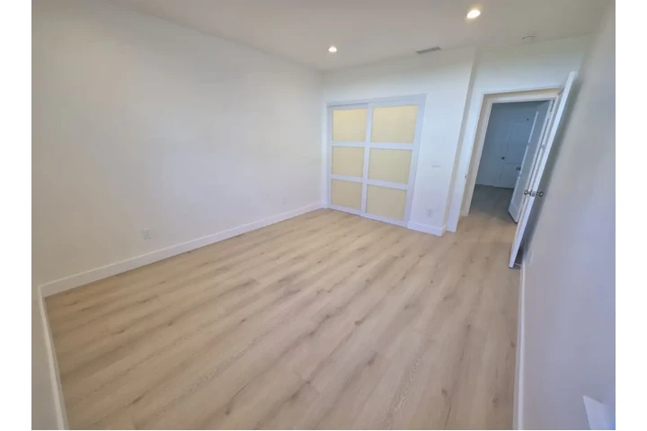 $2300 : Private Pool image 4