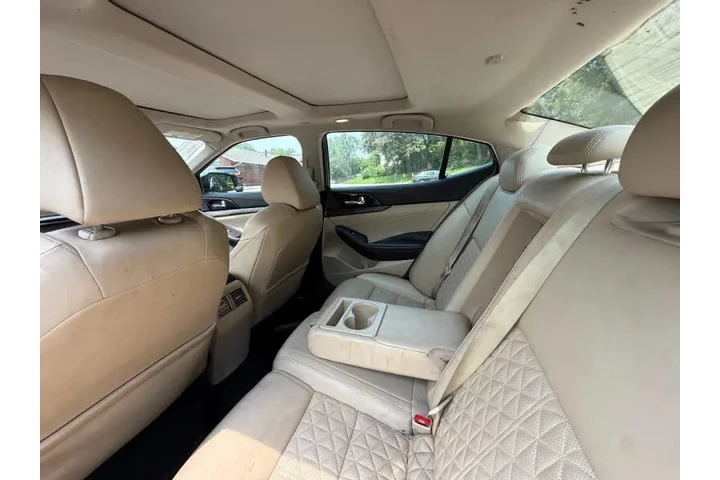 $8999 : 2016 Maxima 3.5 S image 9