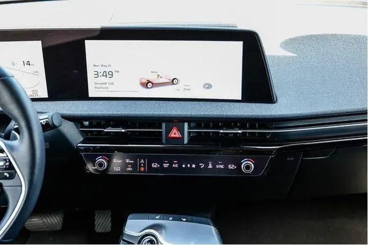 $27480 : Kia EV6 2024 AWD Light Long image 3