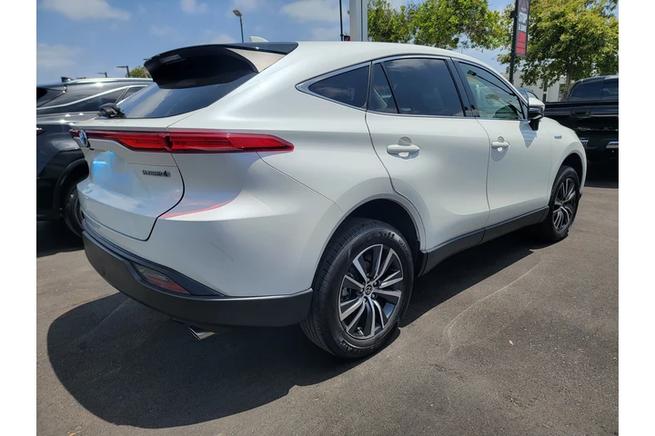 2021 Toyota Venza LE Sport Ut image 3