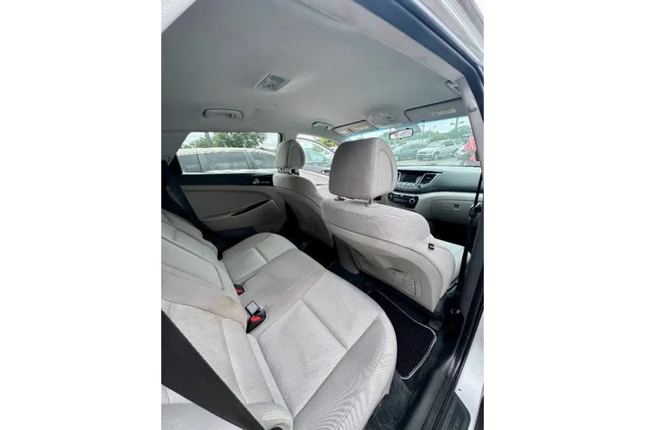 $6500 : 2016 Tucson SE image 10