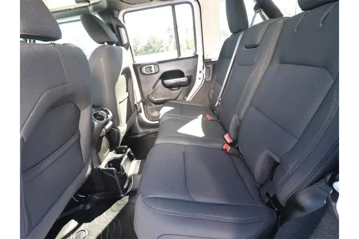 $27998 : Jeep Wrangler Unlimited 2021 image 8