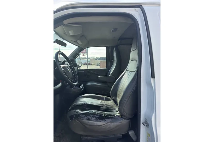 $12900 : 2016 Express 2500 image 9