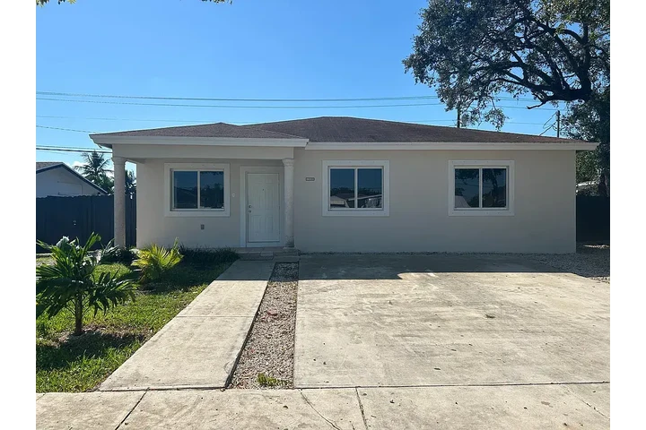 $1000 : renovated *Charming home image 1