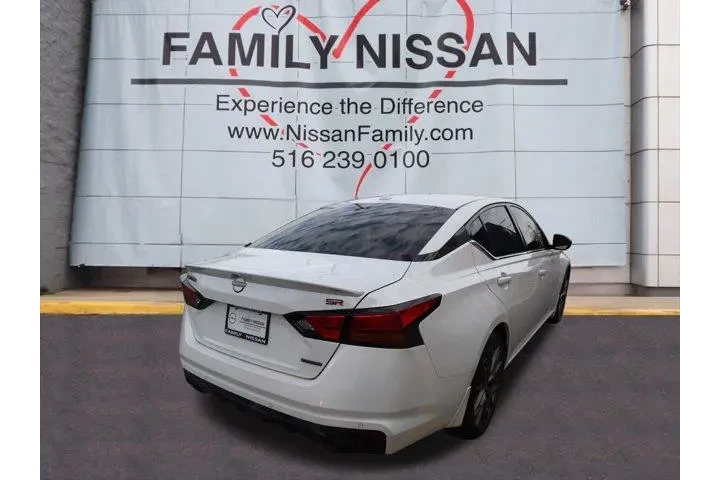 $23889 : Nissan Altima 2024 2.0 SR 4d image 3