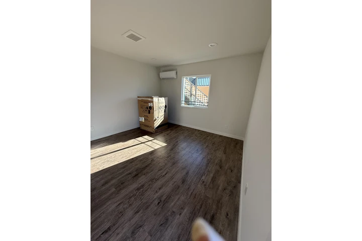 $2200 : 1 bedroom apartment image 6