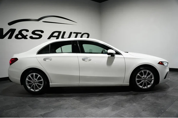 $27861 : 2022 A 220 image 8