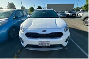 $15990 : Kia Niro Plug-In Hybrid 2021 thumbnail