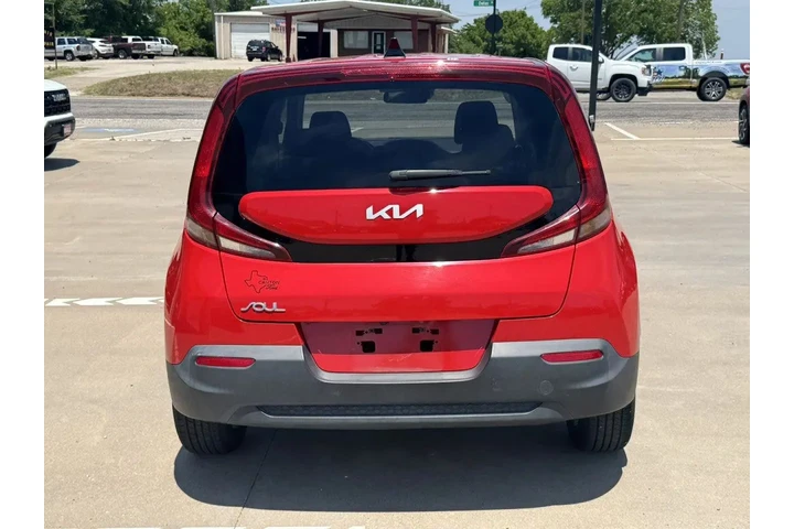 $15569 : Kia Soul 2022 LX 4dr Crossov image 5