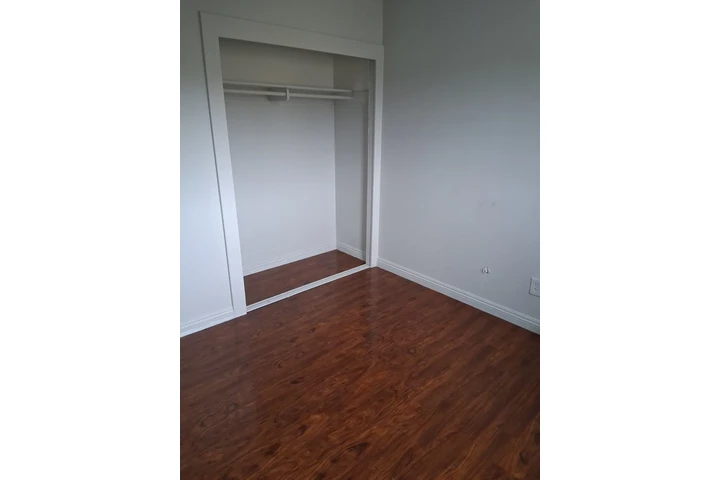 $775 : Se renta recamara en carson image 1