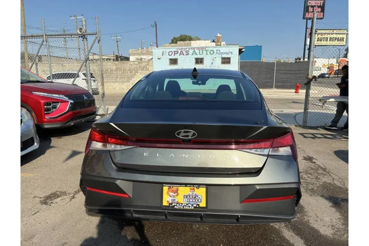 2024 Elantra SEL image 7