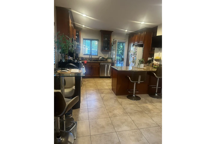 $1100 : Se renta cuarto en Midcity LA image 2