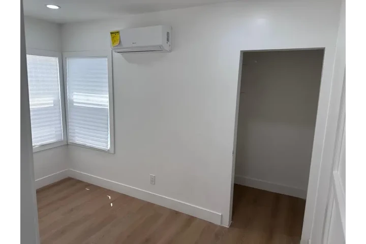 $2900 : Looking for a house to rent? image 5