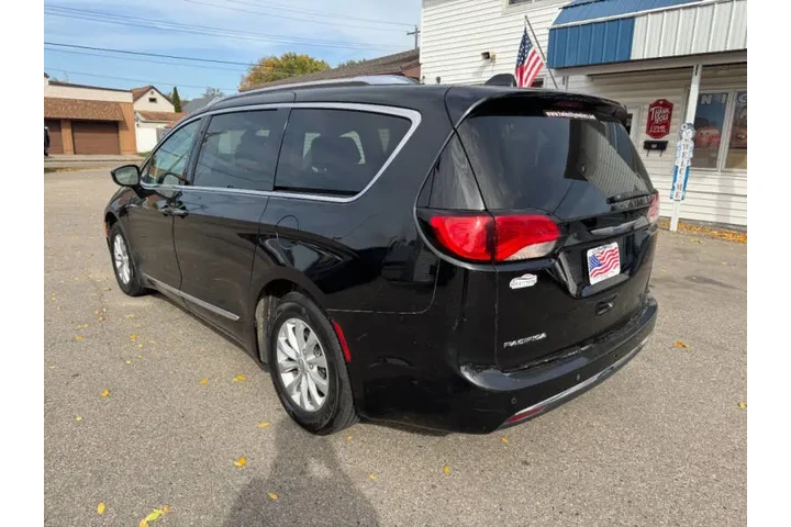 $9990 : 2019 Pacifica Touring L image 9