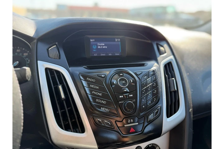 $6300 : 2014 Focus SE image 9