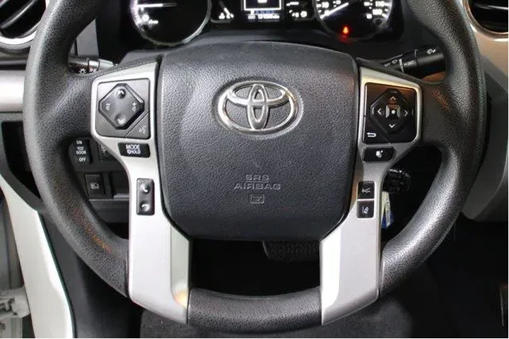 $23689 : Toyota Tundra 2018 4x4 SR5 4 image 8