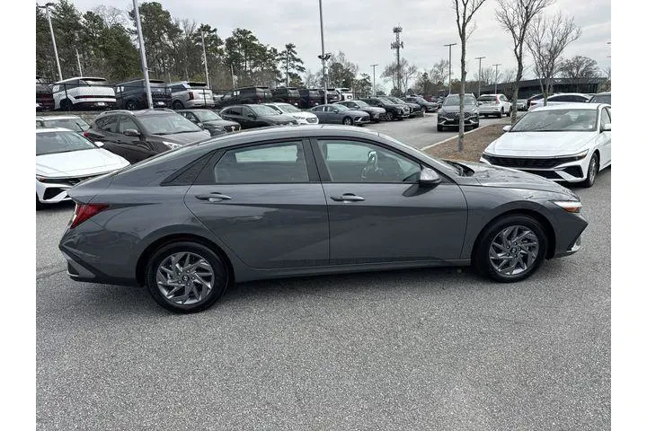 $24687 : Hyundai ELANTRA Hybrid 2025 image 8