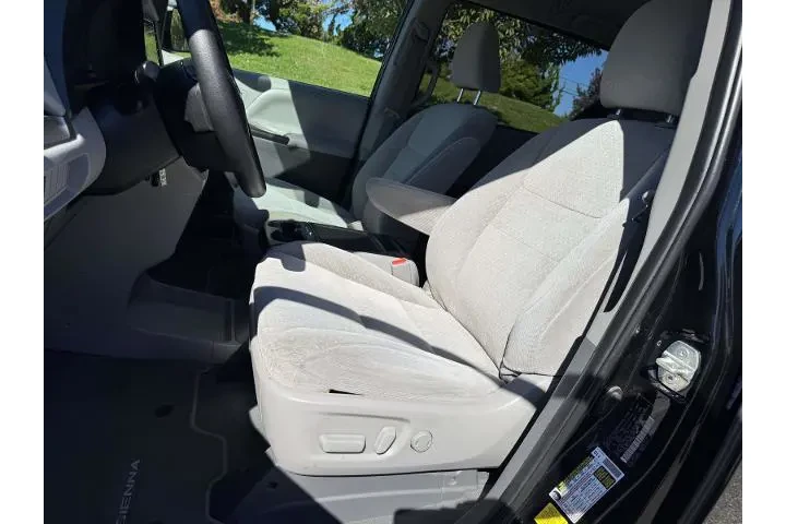 $24781 : Toyota Sienna 2020 LE 7-Pass image 10