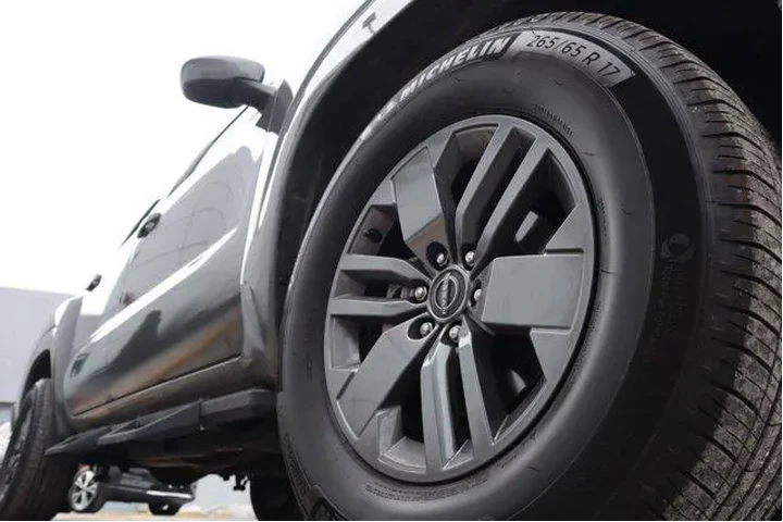 $31988 : Nissan Frontier 2025 4x4 SV image 10