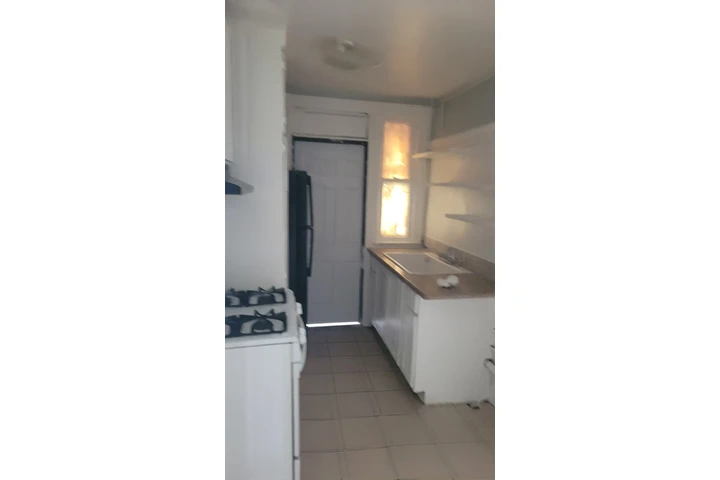 $1650 : Single Bungalow townhouse image 8