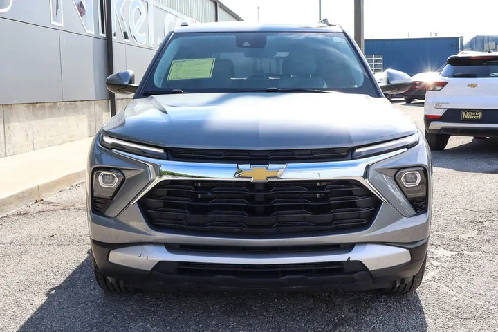 $22587 : 2025 Trailblazer FWD 4dr LT image 2
