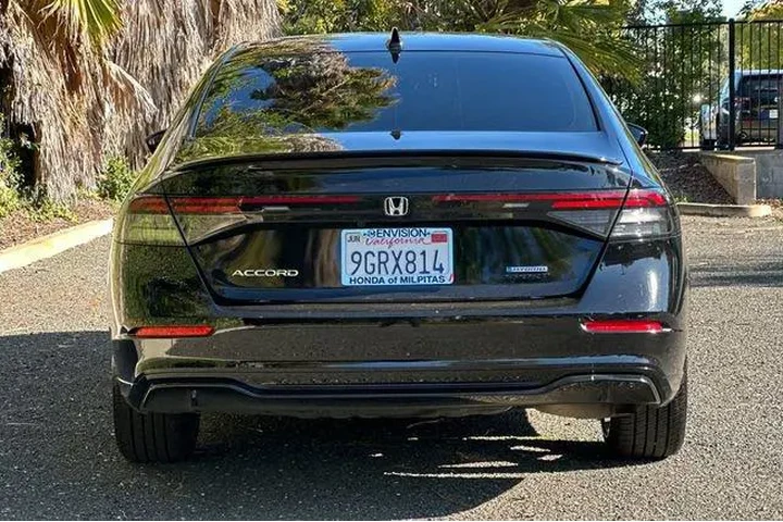 $27487 : Honda Accord Hybrid 2023 Spo image 5