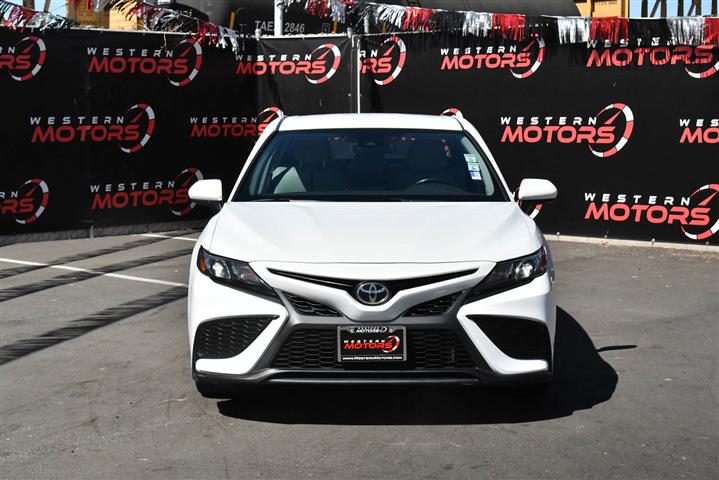 $23987 : Camry SE Sedan 4D image 2