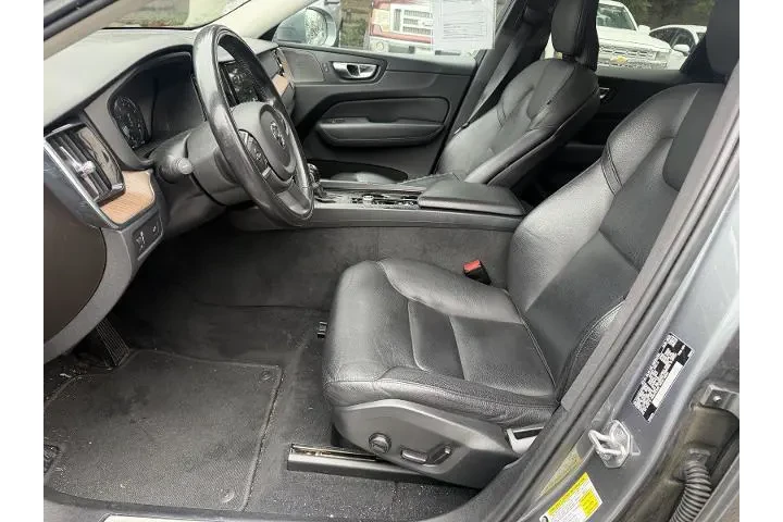 $23500 : Volvo XC60 2021 AWD T6 Momen image 10