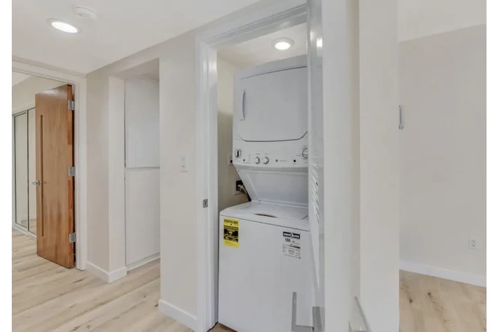 $1550 : Available 1Bed Apt in Carson image 7