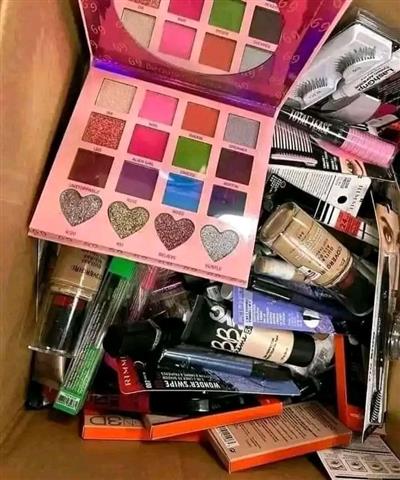 $500 : Cosmetics pallet image 2